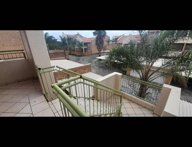 2 BEDROOM APARTMENT FOR SALE IN RASLOUW AH
